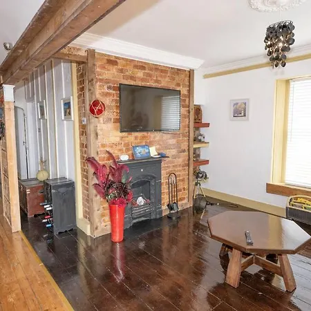 Views Of Bay יוגאל